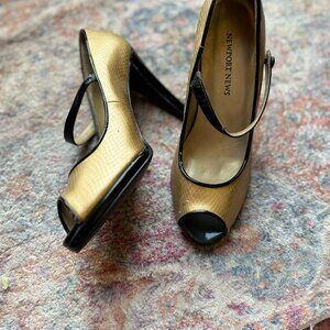 Vintage Newport News Gold Faux Snakeskin Heels | Size 7.5